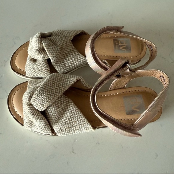 NEW DV by Dolce Vita Girl’s Davis Woven Sandals Size: 1 - Picture 2 of 3
